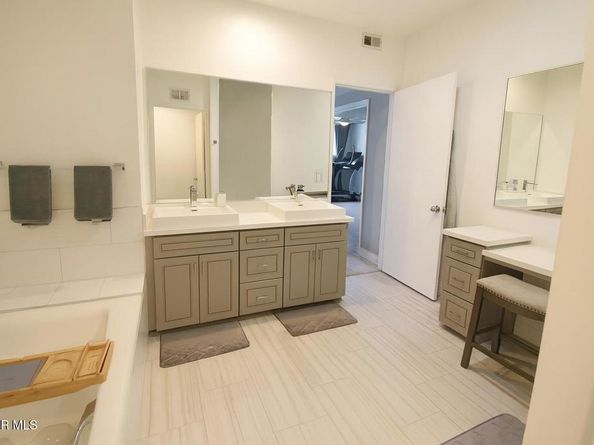 5350 White Oak Avenue 105, Encino CA 91316