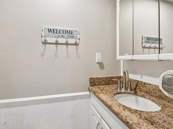 5352 Lake Lindero Drive, Agoura Hills CA 91301