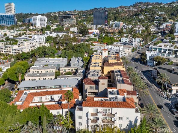 851 N San Vicente 128, West Hollywood CA 90069