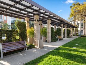 555 Rockefeller, Irvine CA 92612