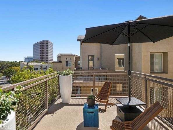 555 Rockefeller, Irvine CA 92612