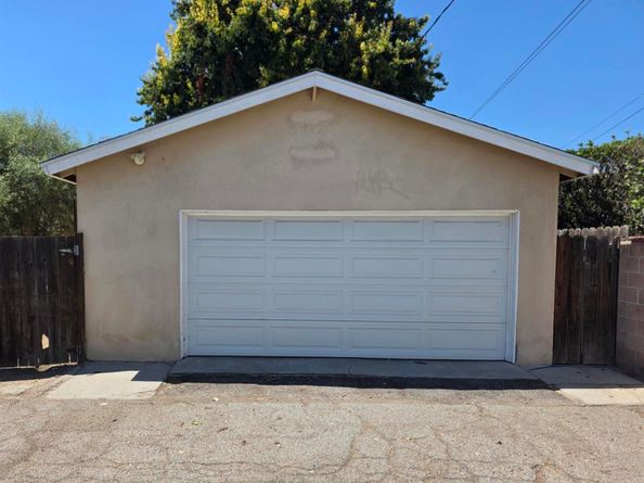 7748 De Soto Avenue, Canoga Park CA 91304