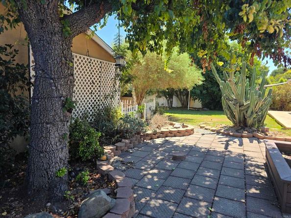 7748 De Soto Avenue, Canoga Park CA 91304