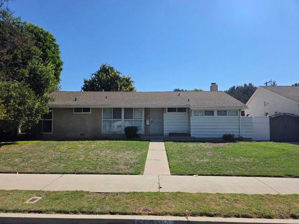 7748 De Soto Avenue, Canoga Park CA 91304