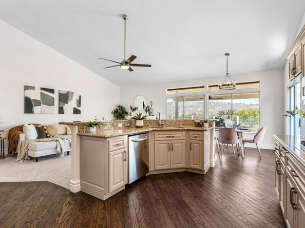 1337 Oak View Way, Escondido CA 92029