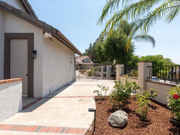 1337 Oak View Way, Escondido CA 92029