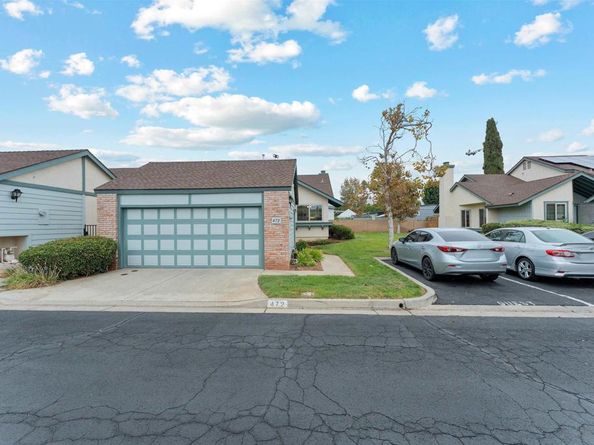 472 Devonshire Gln, Escondido CA 92025