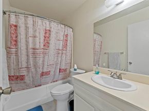 472 Devonshire Gln, Escondido CA 92025
