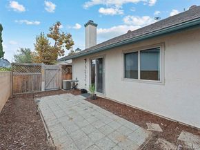 472 Devonshire Gln, Escondido CA 92025