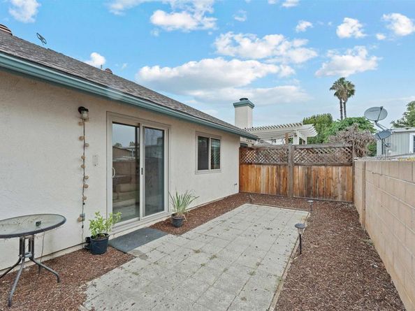 472 Devonshire Gln, Escondido CA 92025