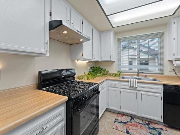 472 Devonshire Gln, Escondido CA 92025