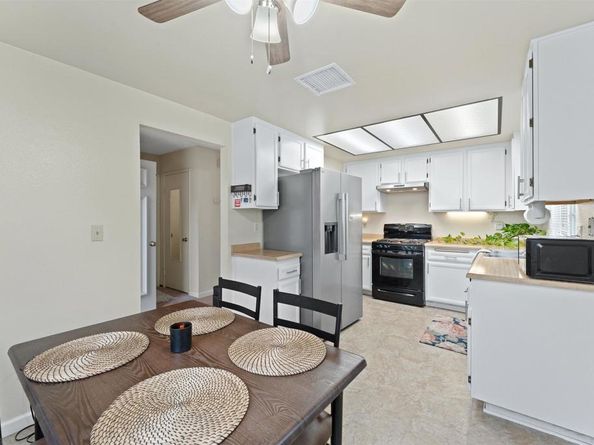 472 Devonshire Gln, Escondido CA 92025