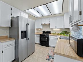 472 Devonshire Gln, Escondido CA 92025