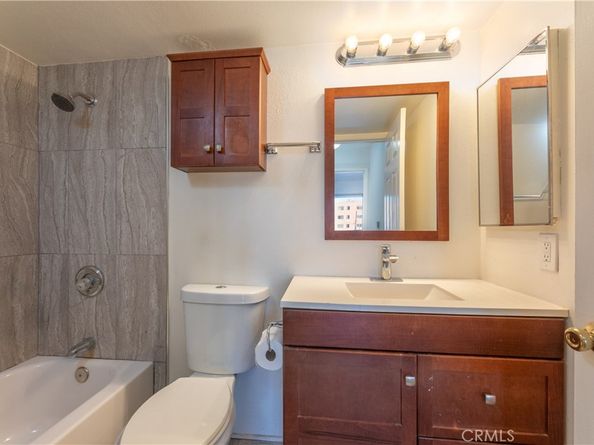 327 Chestnut Avenue 201, Long Beach CA 90802