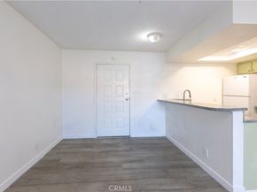 327 Chestnut Avenue 201, Long Beach CA 90802
