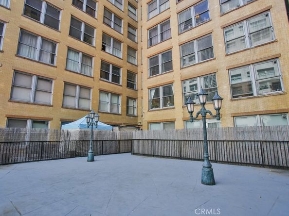 215 W 7th Street 803, Los Angeles CA 90014