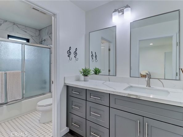 223 N St Andrews Place, Los Angeles CA 90004