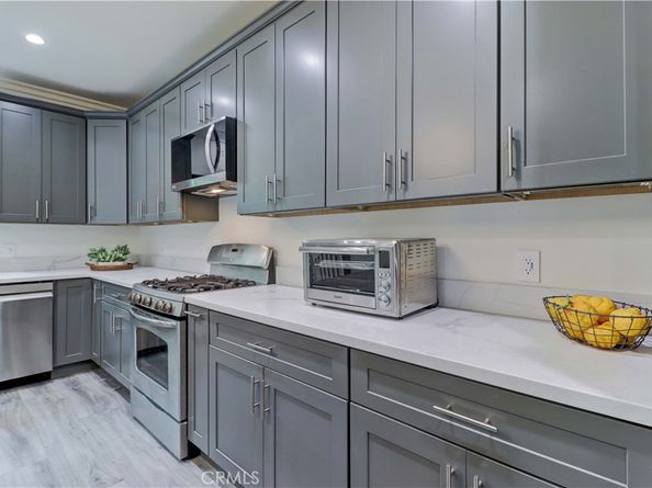 223 N St Andrews Place, Los Angeles CA 90004