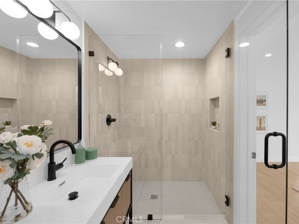 16938 Knapp Street, Northridge CA 91343