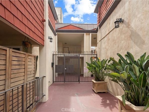 5674 Windsor Way 201, Culver City CA 90230