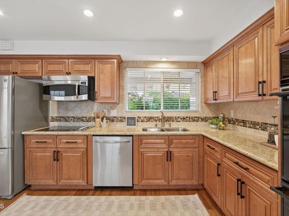 18924 Halsted Street, Northridge CA 91324