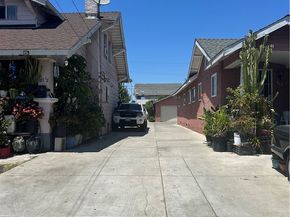 927 W 48th Street, Los Angeles CA 90037