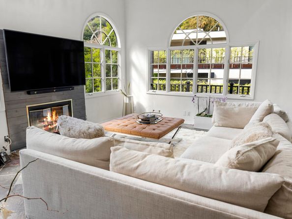 8032 Willow Glen Road, Los Angeles CA 90046