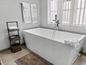 8032 Willow Glen Road, Los Angeles CA 90046