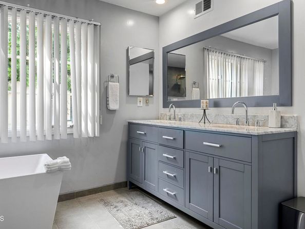 8032 Willow Glen Road, Los Angeles CA 90046