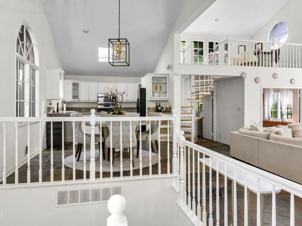 8032 Willow Glen Road, Los Angeles CA 90046