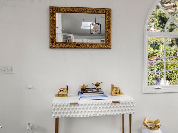 8032 Willow Glen Road, Los Angeles CA 90046