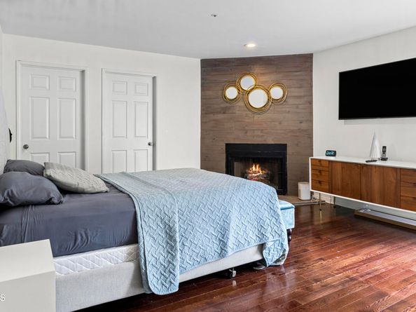 8032 Willow Glen Road, Los Angeles CA 90046