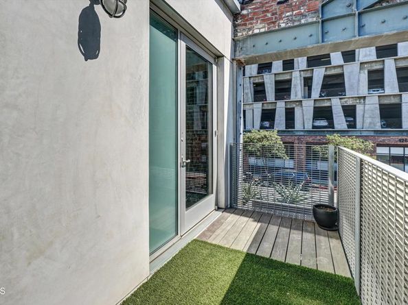 527 Molino Street 111, Los Angeles CA 90013