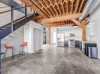527 Molino Street