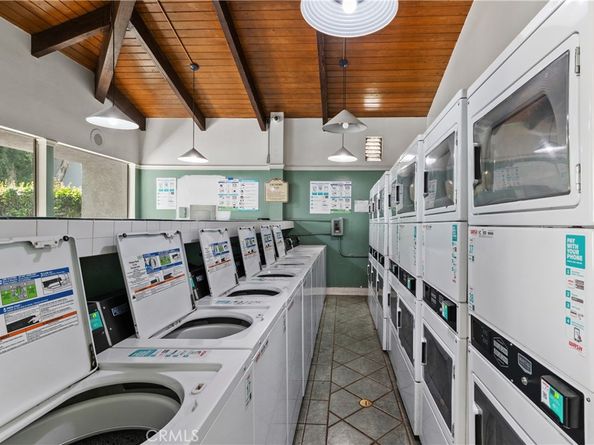 20134 Leadwell 307, Winnetka CA 91306