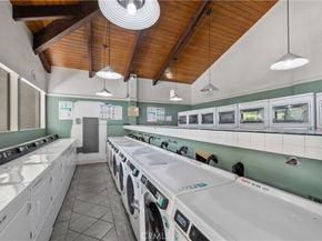 20134 Leadwell 307, Winnetka CA 91306