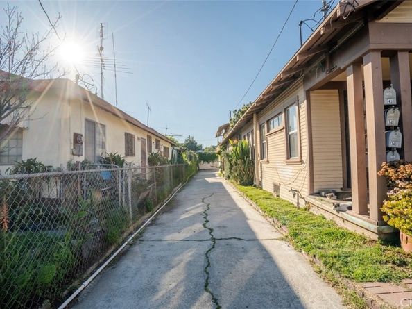 1741 S S New England, Los Angeles CA 90006