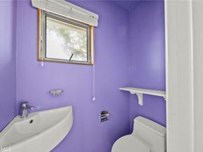 7027 Macapa, Los Angeles CA 90068