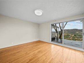 7027 Macapa, Los Angeles CA 90068