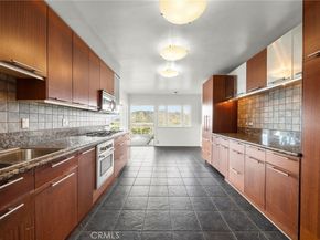 7027 Macapa, Los Angeles CA 90068
