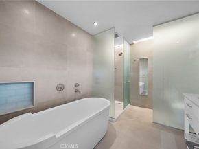 7027 Macapa, Los Angeles CA 90068