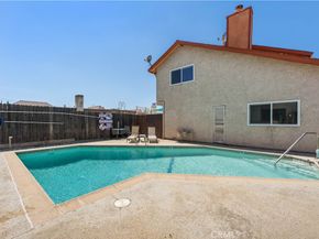 9946 Owensmouth 9, Chatsworth CA 91311