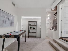 21438 Mulholland, Woodland Hills CA 91364