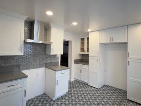 2210 N Buena Vista, Burbank CA 91504