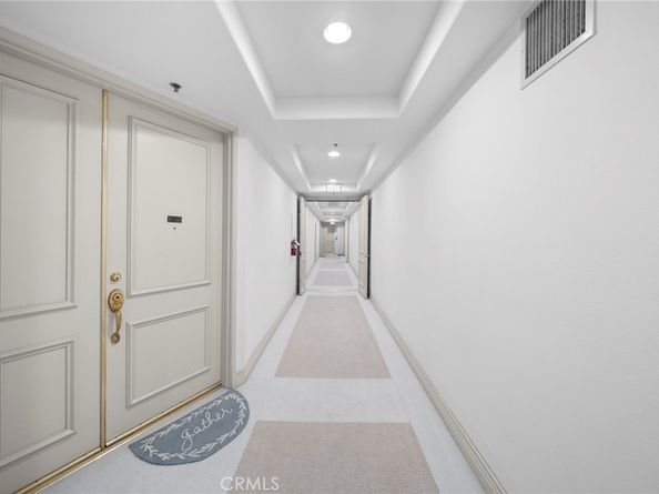 453 S Barrington, Los Angeles CA 90049