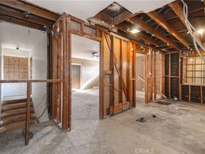 19448 Kittridge, Reseda CA 91335