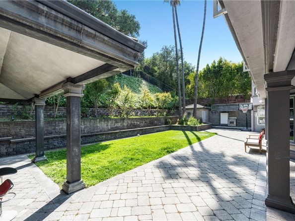 11372 Dona Teresa Drive, Studio City CA 91604