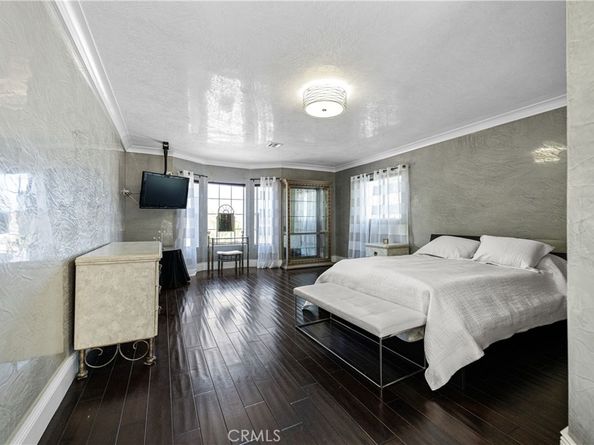 11372 Dona Teresa Drive, Studio City CA 91604