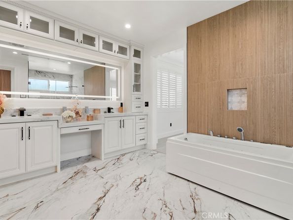 21861 Vacation Ln Lane, Huntington Beach CA 92646