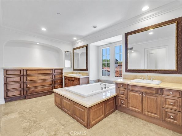 25 Village Way, Irvine CA 92603